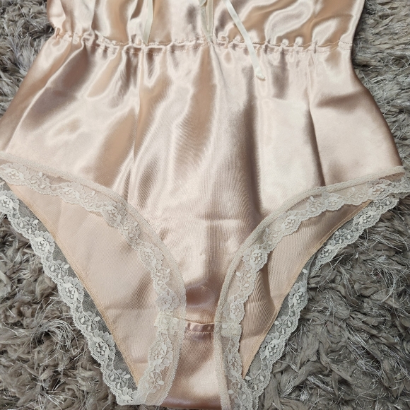 Luxurious Sartori Satin Teddy - Picture 4 of 5